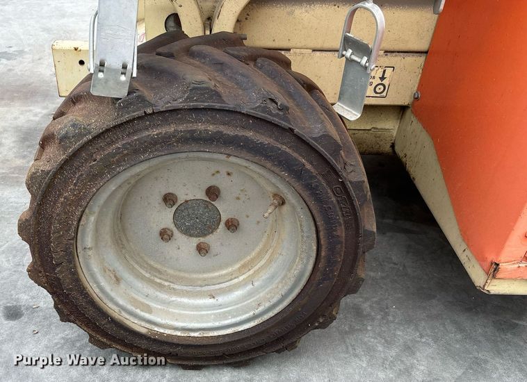 image for item DH8652 2007 JLG 260MRT scissor lift