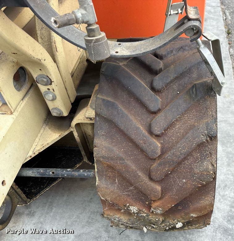 image for item DH8652 2007 JLG 260MRT scissor lift