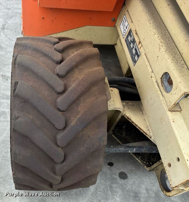 image for item DH8652 2007 JLG 260MRT scissor lift