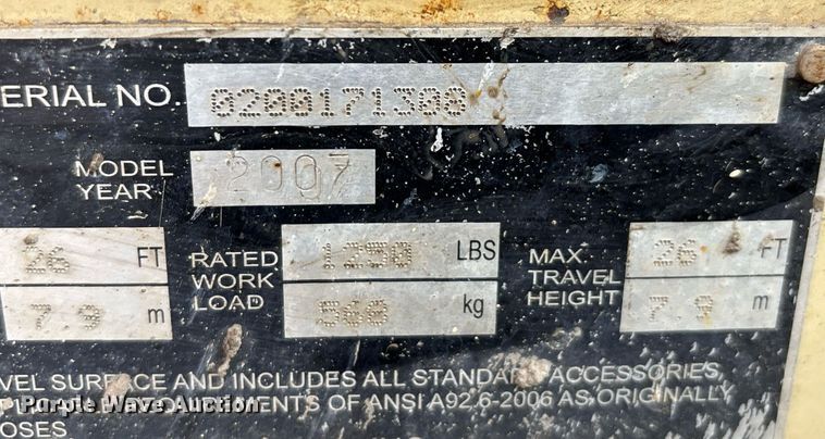 image for item DH8652 2007 JLG 260MRT scissor lift