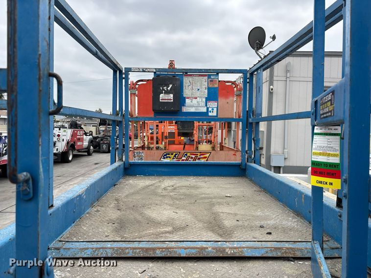 image for item DH8653 2008 Genie GS-2668 scissor lift