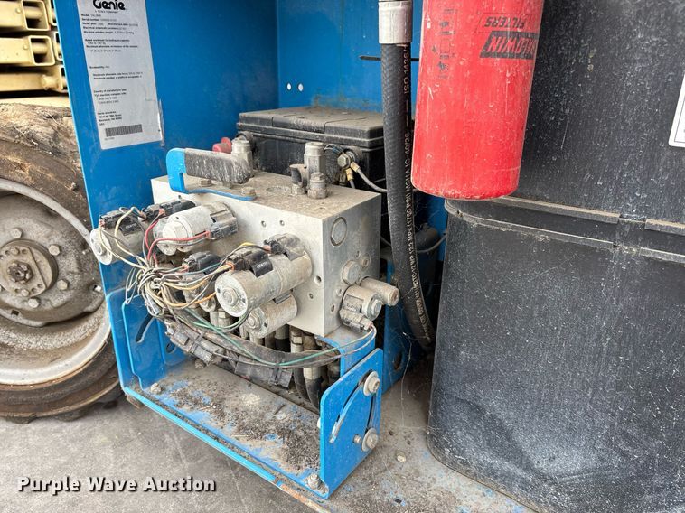 image for item DH8653 2008 Genie GS-2668 scissor lift