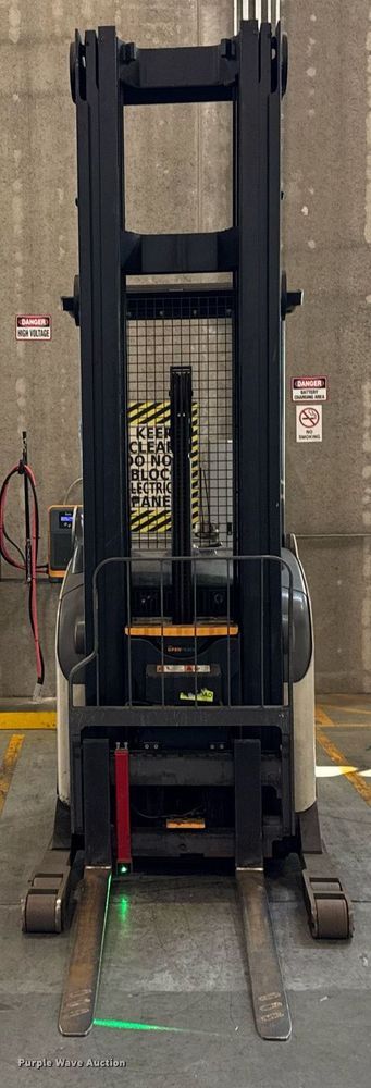 image for item DH9979 2015 Crown RR5725-35 reach truck