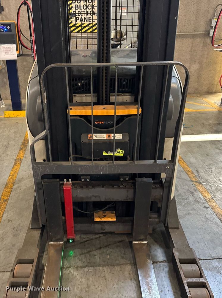 image for item DH9979 2015 Crown RR5725-35 reach truck