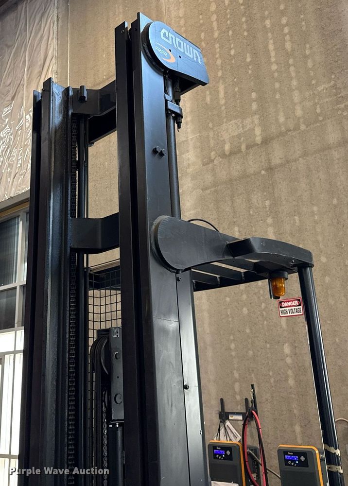 image for item DH9979 2015 Crown RR5725-35 reach truck