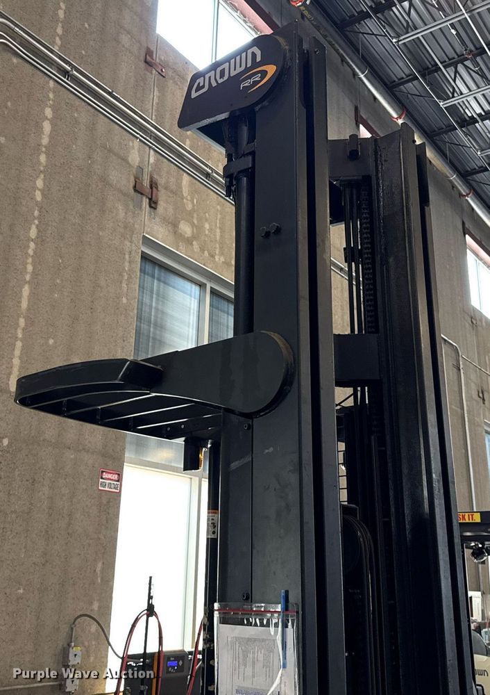 image for item DH9979 2015 Crown RR5725-35 reach truck