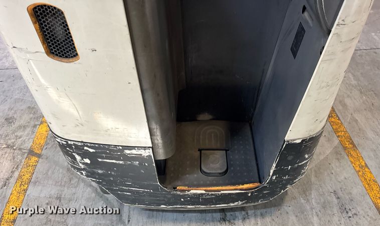 image for item DH9979 2015 Crown RR5725-35 reach truck