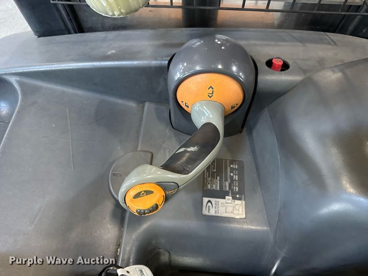 image for item DH9979 2015 Crown RR5725-35 reach truck