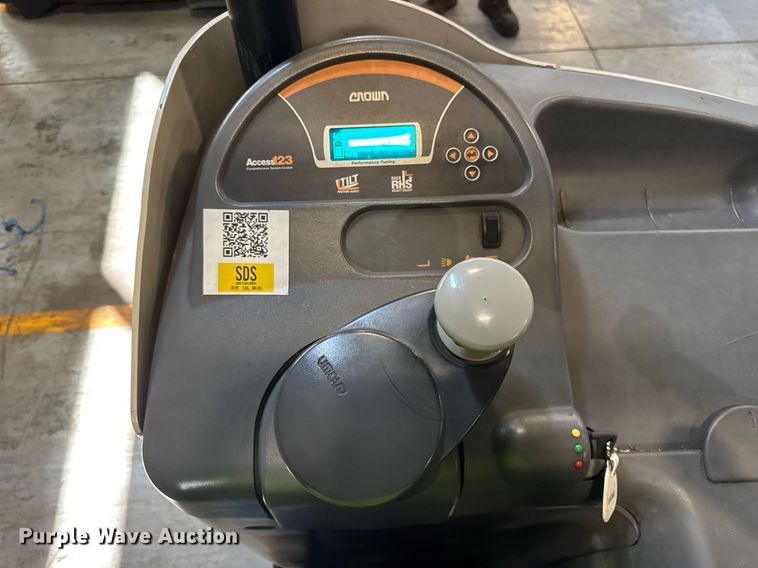 image for item DH9979 2015 Crown RR5725-35 reach truck