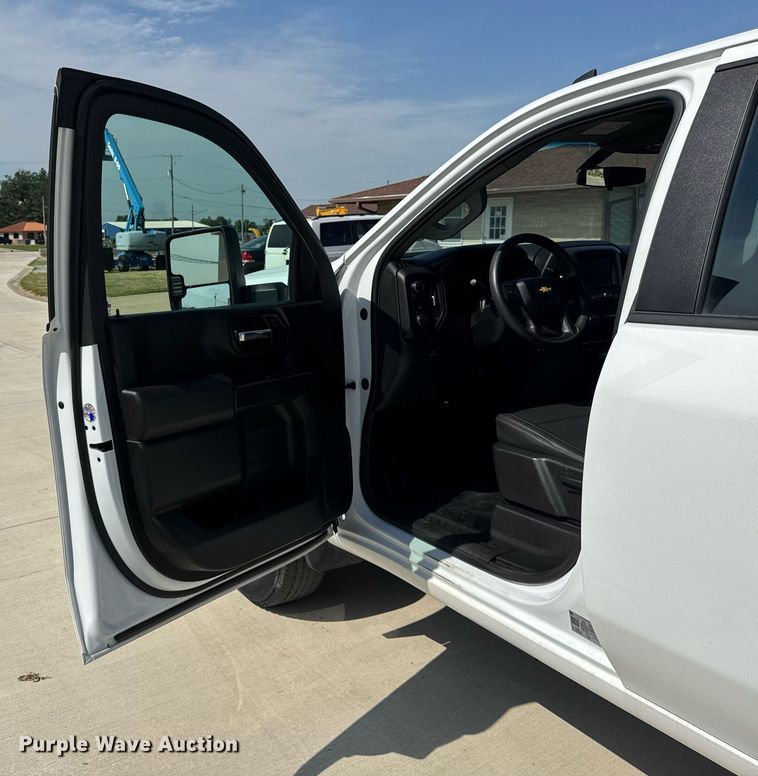 image for item DI9146 2022 Chevrolet Silverado 2500HD Crew Cab pickup truck