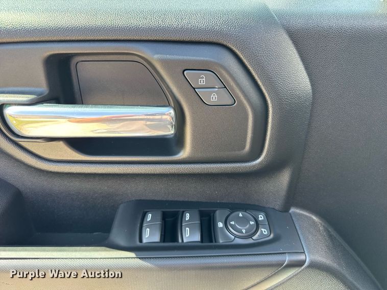 image for item DI9146 2022 Chevrolet Silverado 2500HD Crew Cab pickup truck