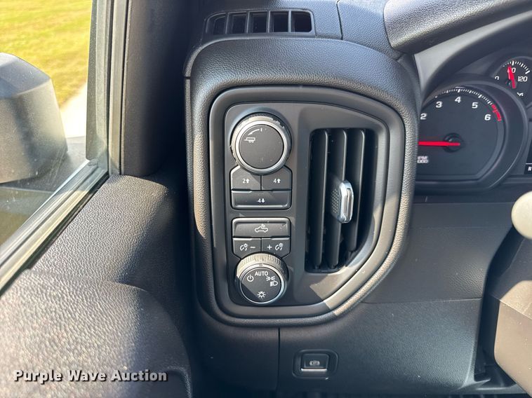 image for item DI9146 2022 Chevrolet Silverado 2500HD Crew Cab pickup truck