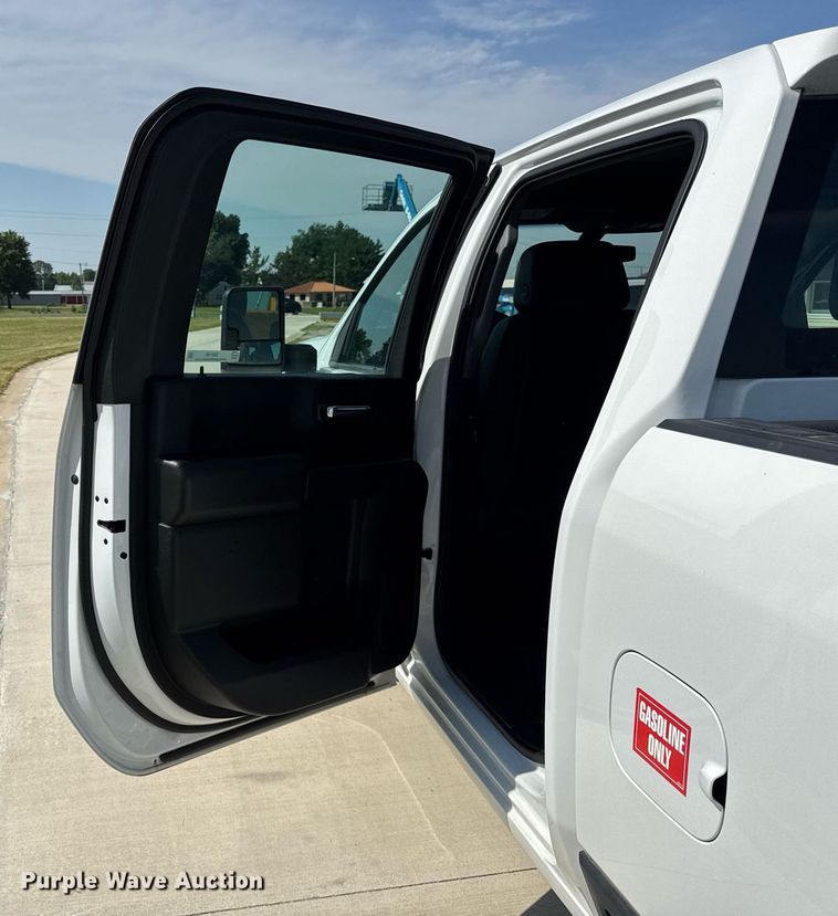 image for item DI9146 2022 Chevrolet Silverado 2500HD Crew Cab pickup truck