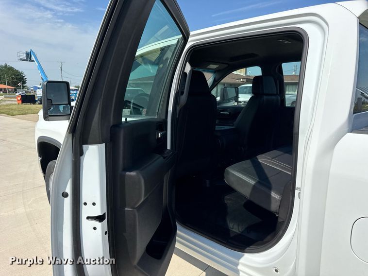 image for item DI9146 2022 Chevrolet Silverado 2500HD Crew Cab pickup truck