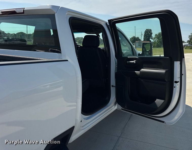 image for item DI9146 2022 Chevrolet Silverado 2500HD Crew Cab pickup truck