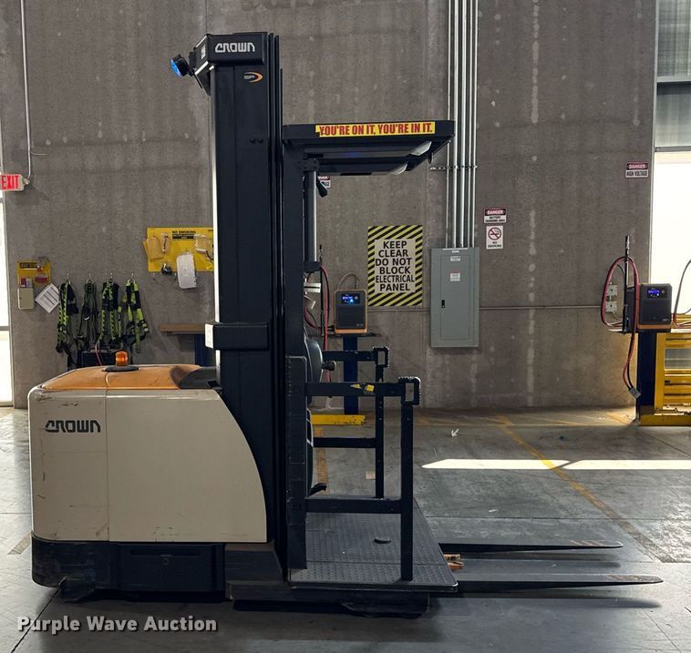 image for item DI9291 2017 Crown SP4020-30 order picker