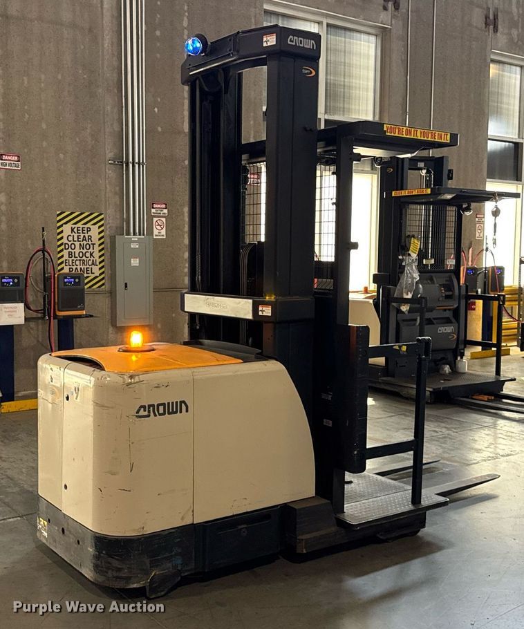 image for item DI9291 2017 Crown SP4020-30 order picker