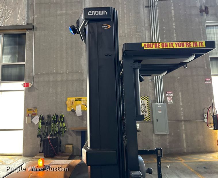 image for item DI9291 2017 Crown SP4020-30 order picker