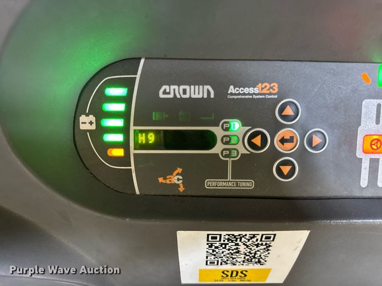 image for item DI9291 2017 Crown SP4020-30 order picker