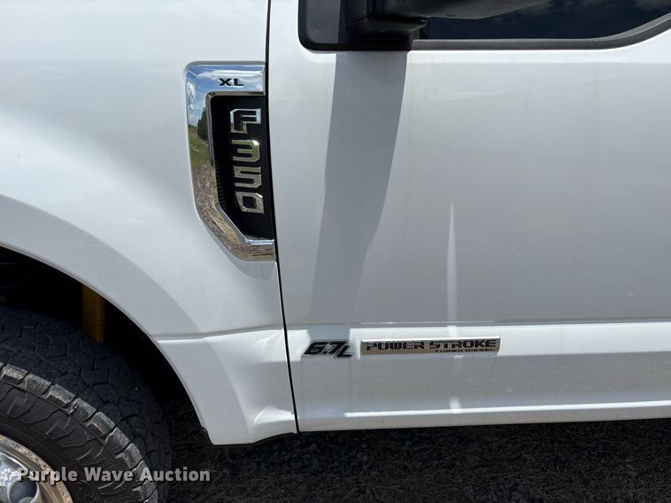 image for item DM1925 2022 Ford F350 Super Duty XL Crew Cab utility bed pickup truck