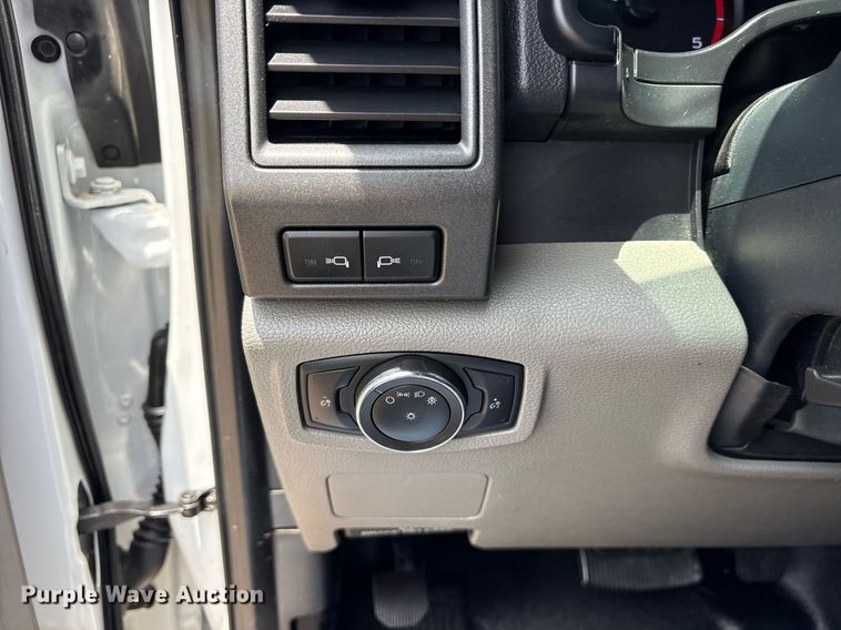 image for item DM1925 2022 Ford F350 Super Duty XL Crew Cab utility bed pickup truck