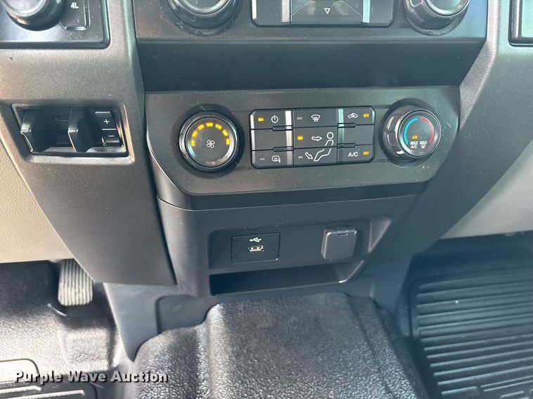 image for item DM1925 2022 Ford F350 Super Duty XL Crew Cab utility bed pickup truck