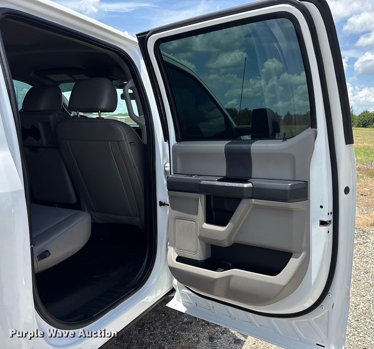 image for item DM1925 2022 Ford F350 Super Duty XL Crew Cab utility bed pickup truck