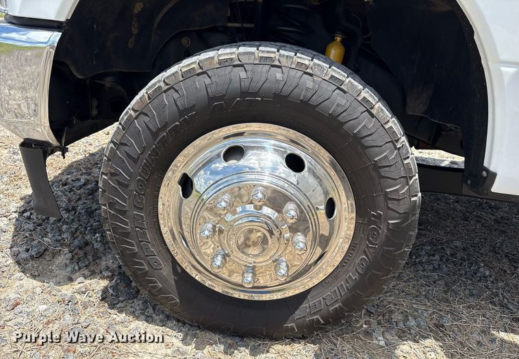 image for item DM1925 2022 Ford F350 Super Duty XL Crew Cab utility bed pickup truck