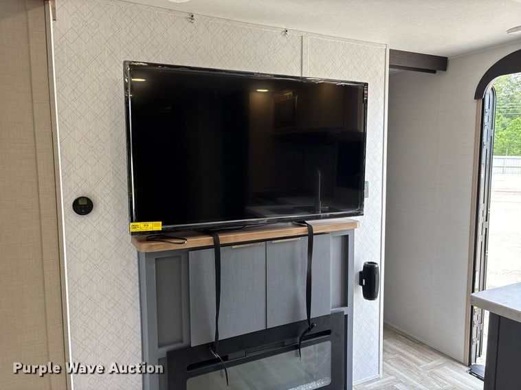 image for item DM1938 2025 Forest River Prime Time Tracer Ultra-Lite TRT308BRDLE camper