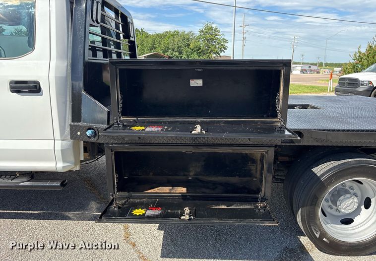 image for item DM1943 2019 Ford F550 Crew Cab flatbed truck