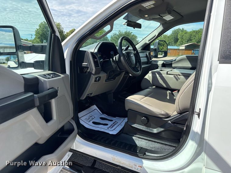 image for item DM1943 2019 Ford F550 Crew Cab flatbed truck