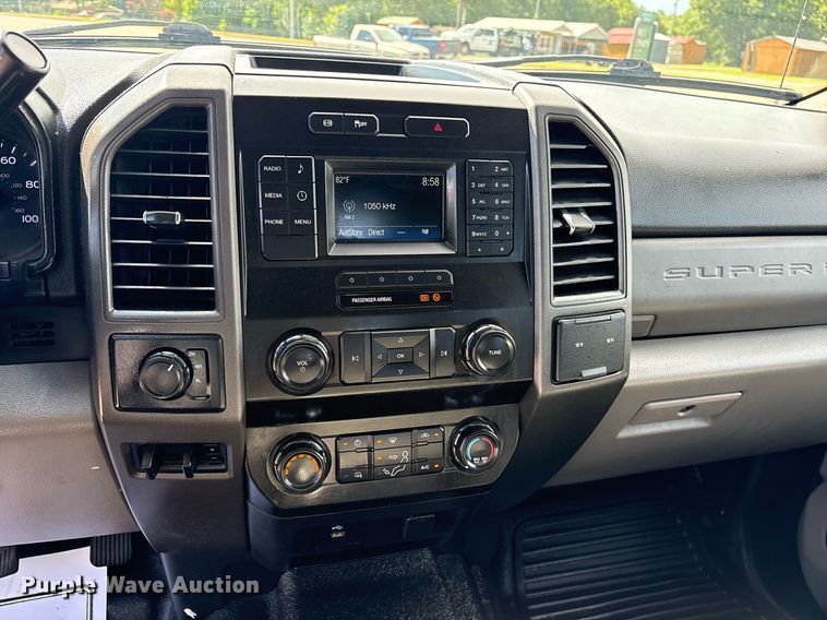 image for item DM1943 2019 Ford F550 Crew Cab flatbed truck