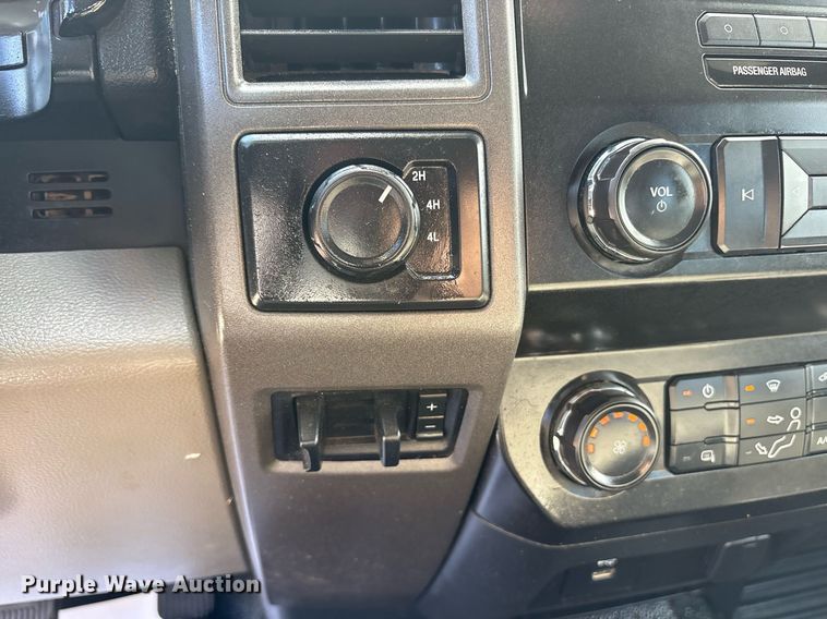 image for item DM1943 2019 Ford F550 Crew Cab flatbed truck