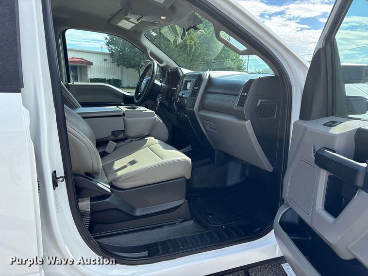 image for item DM1943 2019 Ford F550 Crew Cab flatbed truck