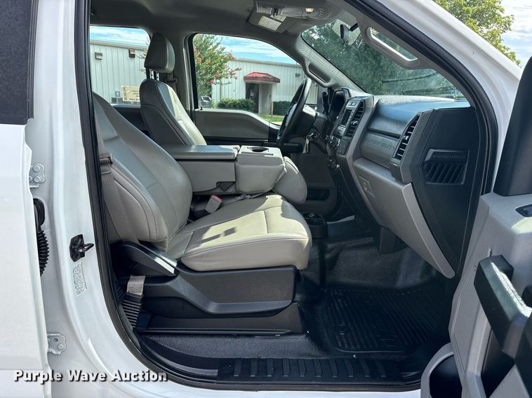 image for item DM1943 2019 Ford F550 Crew Cab flatbed truck