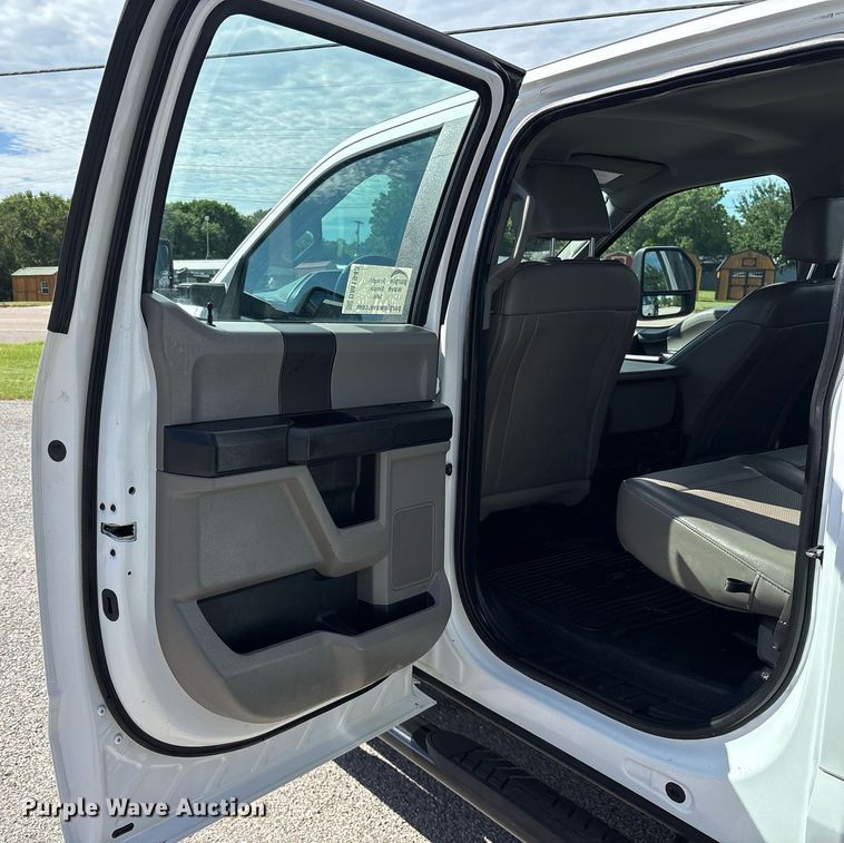 image for item DM1943 2019 Ford F550 Crew Cab flatbed truck