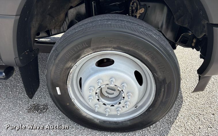 image for item DM1943 2019 Ford F550 Crew Cab flatbed truck