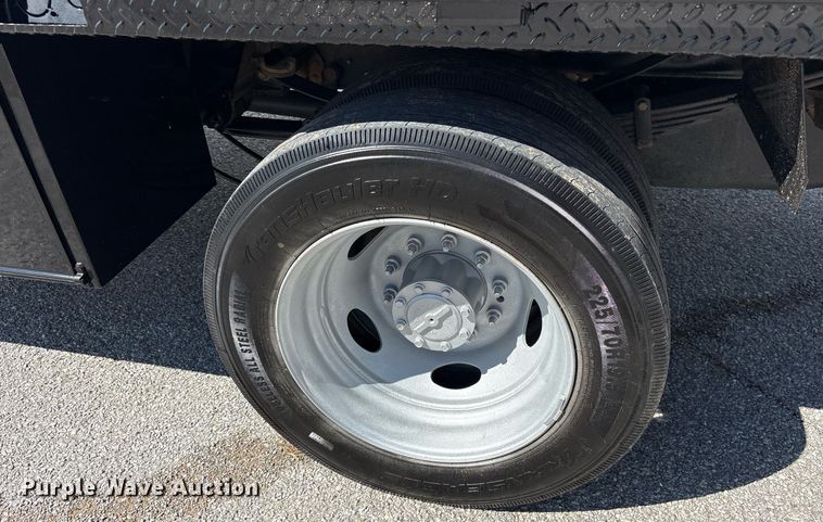 image for item DM1943 2019 Ford F550 Crew Cab flatbed truck