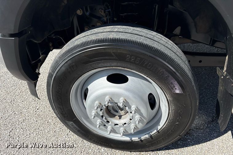 image for item DM1943 2019 Ford F550 Crew Cab flatbed truck