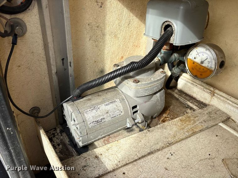 image for item DM1945 1999 Ford F550 brush fire truck