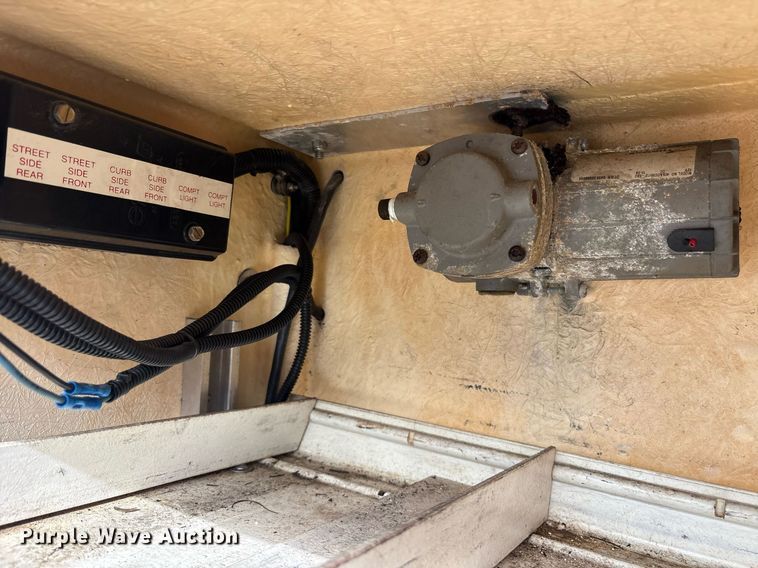 image for item DM1945 1999 Ford F550 brush fire truck