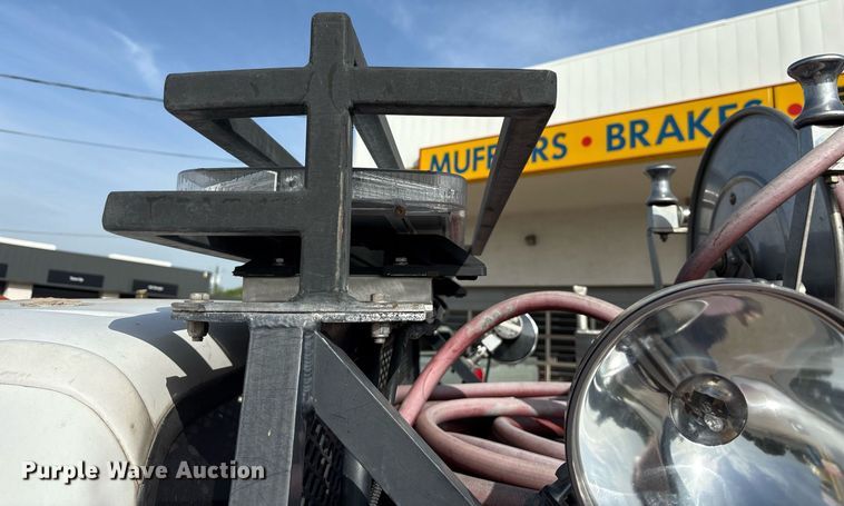 image for item DM1945 1999 Ford F550 brush fire truck