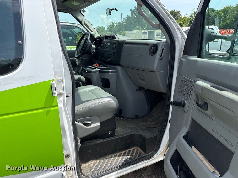 image for item DM1946 2009 Ford E150 utility van