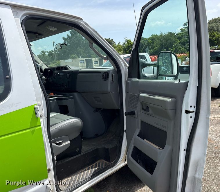 image for item DM1946 2009 Ford E150 utility van