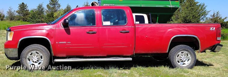 image for item DP5010 2009 GMC Sierra 2500HD Crew Cab pickup truck