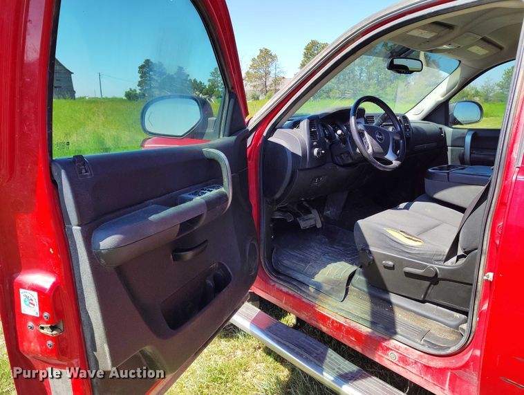 image for item DP5010 2009 GMC Sierra 2500HD Crew Cab pickup truck