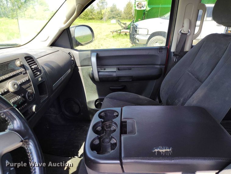 image for item DP5010 2009 GMC Sierra 2500HD Crew Cab pickup truck