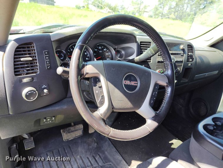 image for item DP5010 2009 GMC Sierra 2500HD Crew Cab pickup truck