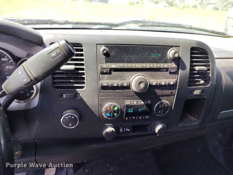 image for item DP5010 2009 GMC Sierra 2500HD Crew Cab pickup truck