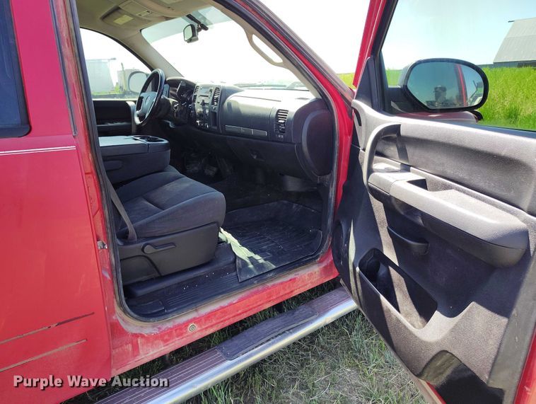 image for item DP5010 2009 GMC Sierra 2500HD Crew Cab pickup truck